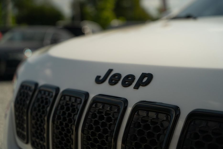 Продам Jeep Cherokee Latitude Plus 2020 года в Черновцах