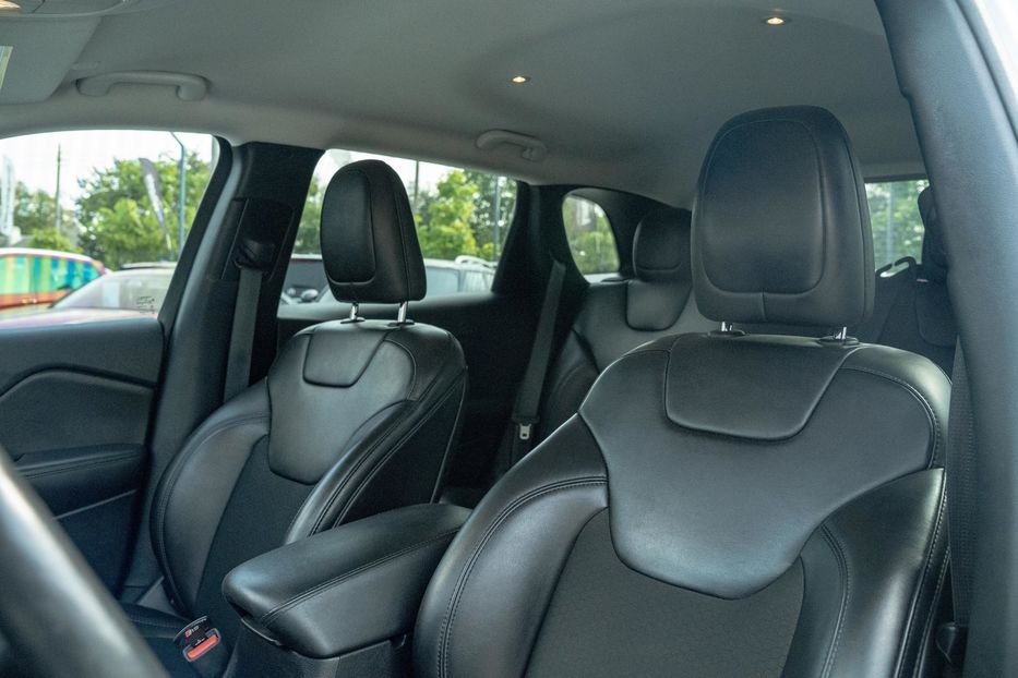 Продам Jeep Cherokee Latitude Plus 2020 года в Черновцах