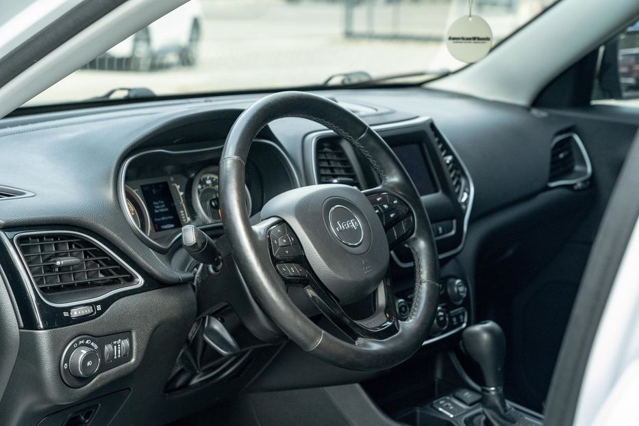 Продам Jeep Cherokee Latitude Plus 2020 года в Черновцах