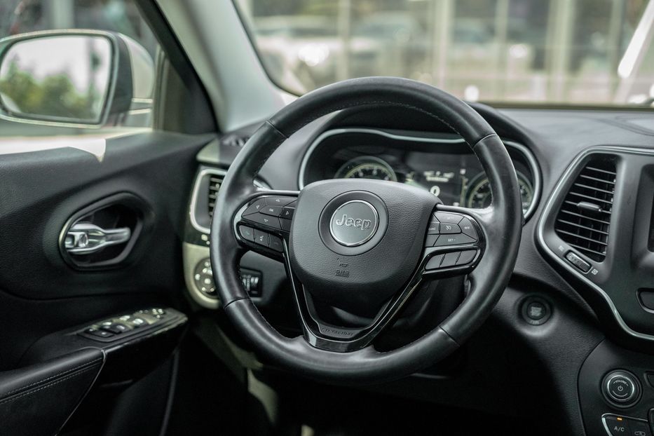 Продам Jeep Cherokee Latitude Plus 2020 года в Черновцах