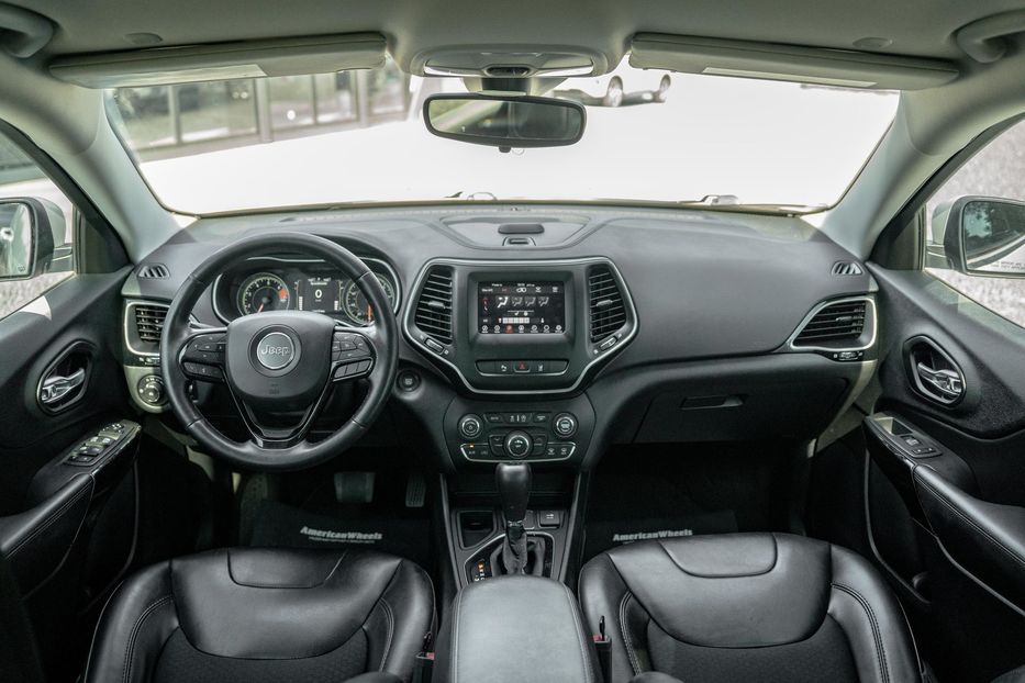 Продам Jeep Cherokee Latitude Plus 2020 года в Черновцах