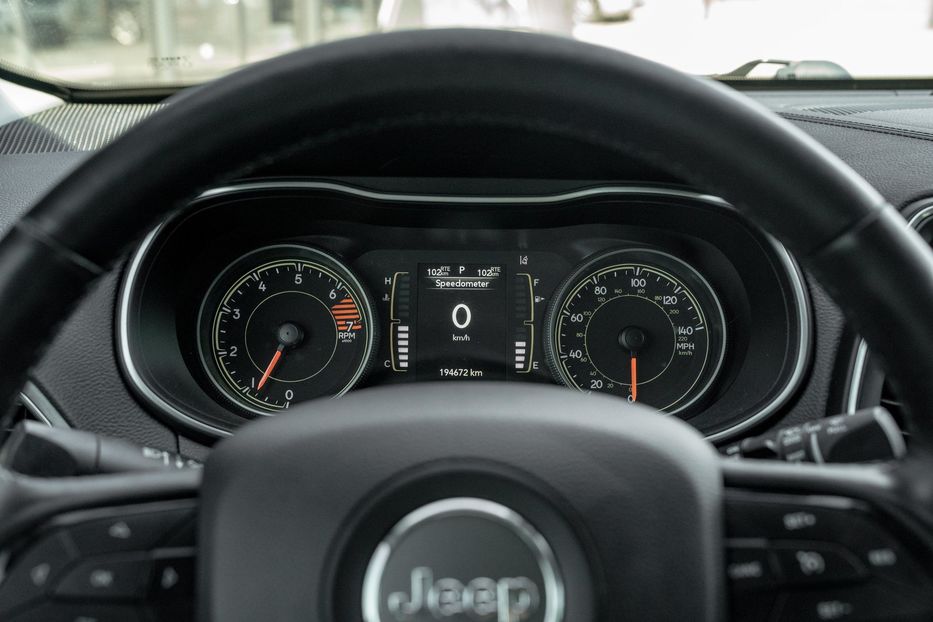 Продам Jeep Cherokee Latitude Plus 2020 года в Черновцах