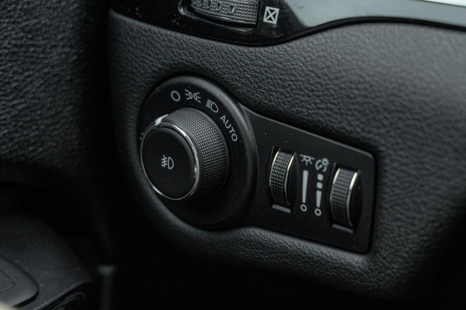 Продам Jeep Cherokee Latitude Plus 2020 года в Черновцах