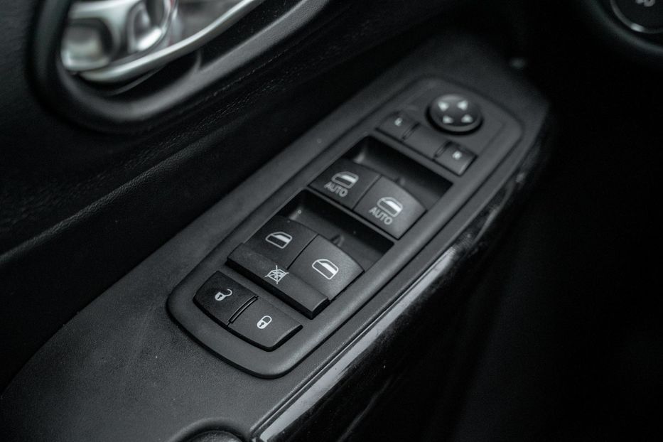 Продам Jeep Cherokee Latitude Plus 2020 года в Черновцах