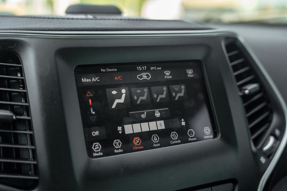 Продам Jeep Cherokee Latitude Plus 2020 года в Черновцах