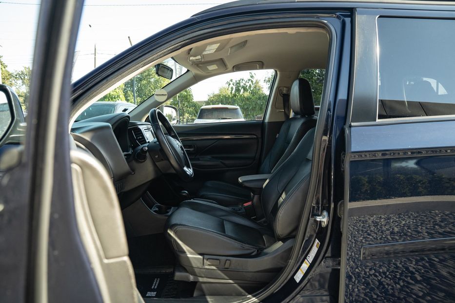 Продам Mitsubishi Outlander SE 2016 года в Черновцах