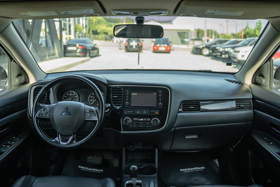 Продам Mitsubishi Outlander SE 2016 года в Черновцах