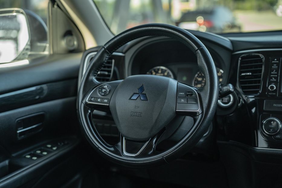 Продам Mitsubishi Outlander SE 2016 года в Черновцах