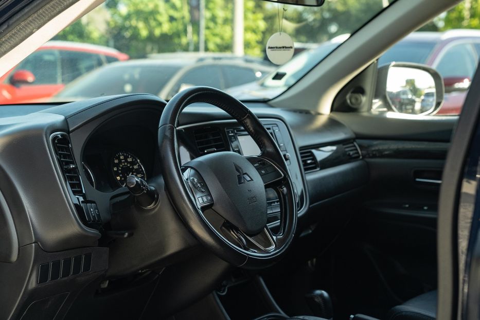Продам Mitsubishi Outlander SE 2016 года в Черновцах