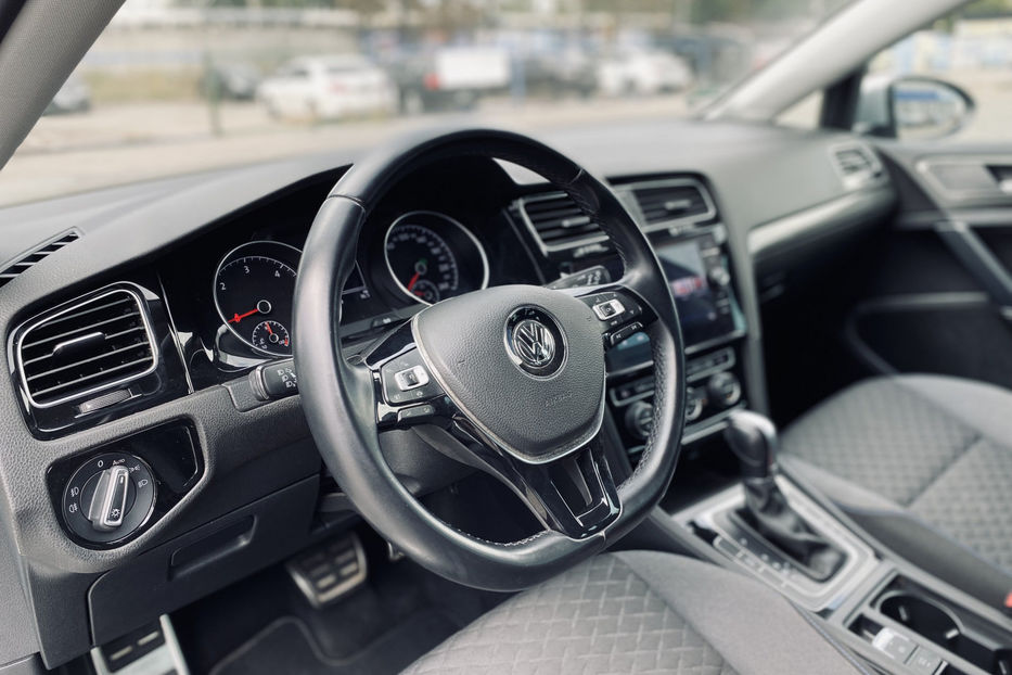 Продам Volkswagen Golf VII 2018 года в Киеве