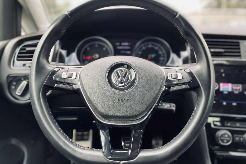 Продам Volkswagen Golf VII 2018 года в Киеве