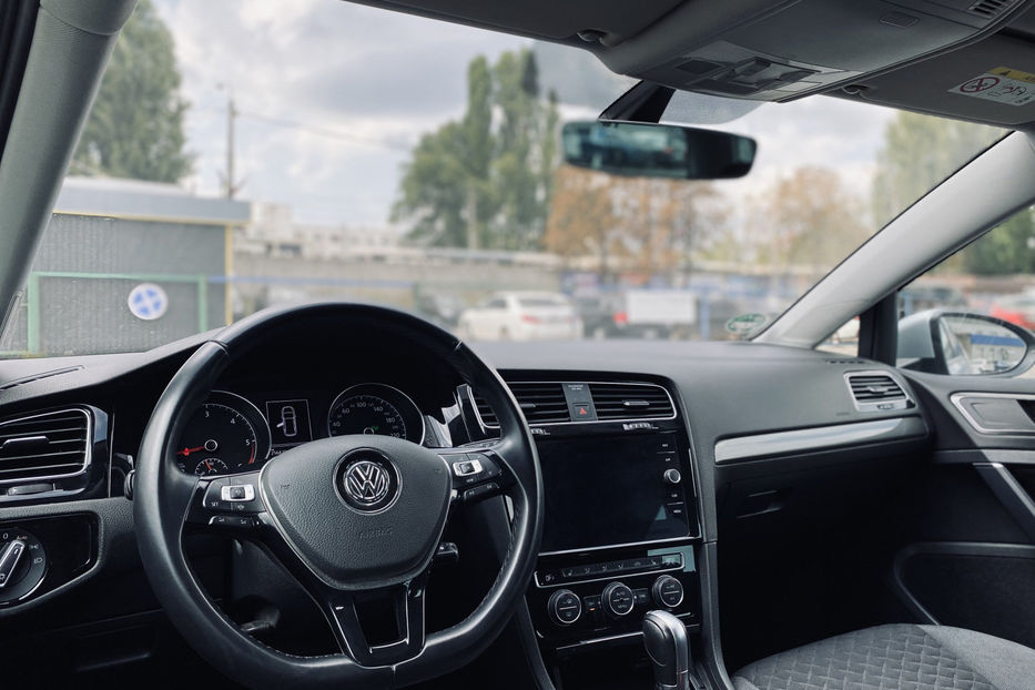 Продам Volkswagen Golf VII 2018 года в Киеве
