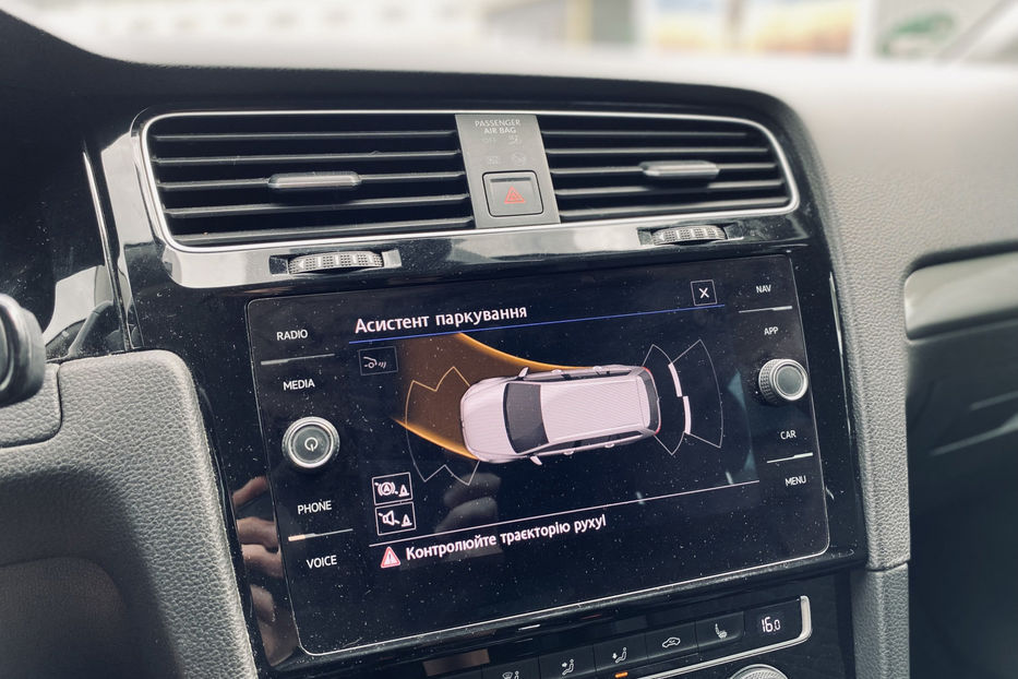 Продам Volkswagen Golf VII 2018 года в Киеве