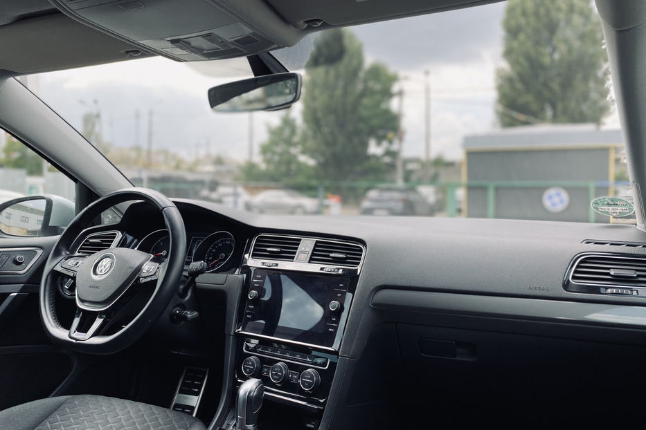 Продам Volkswagen Golf VII 2018 года в Киеве