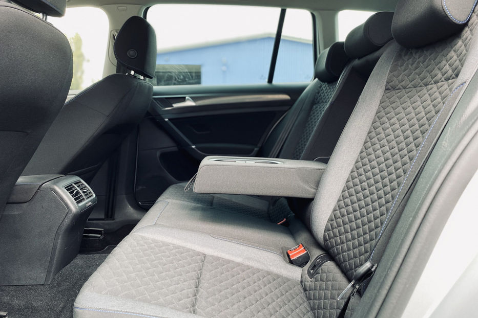 Продам Volkswagen Golf VII 2018 года в Киеве