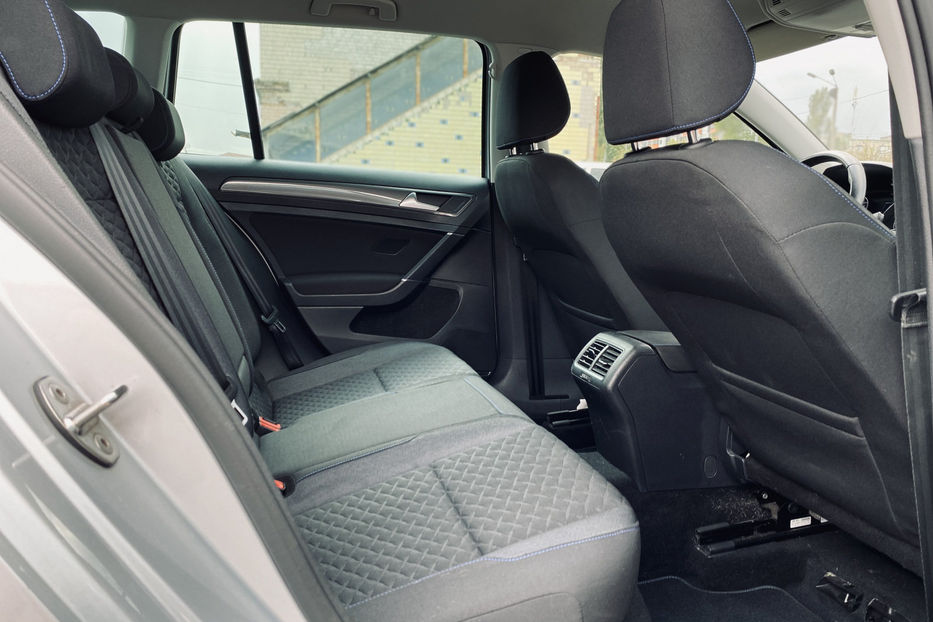 Продам Volkswagen Golf VII 2018 года в Киеве