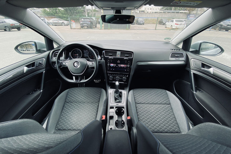Продам Volkswagen Golf VII 2018 года в Киеве