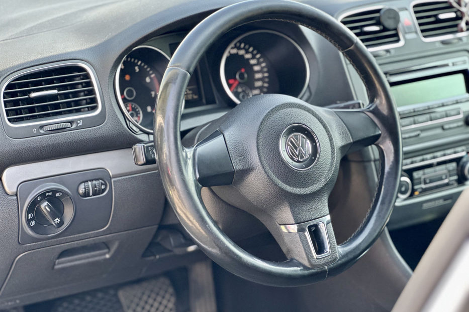 Продам Volkswagen Golf  VI 2010 года в Киеве