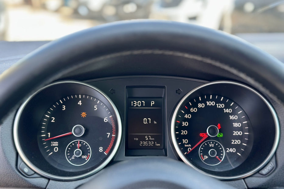 Продам Volkswagen Golf  VI 2010 года в Киеве