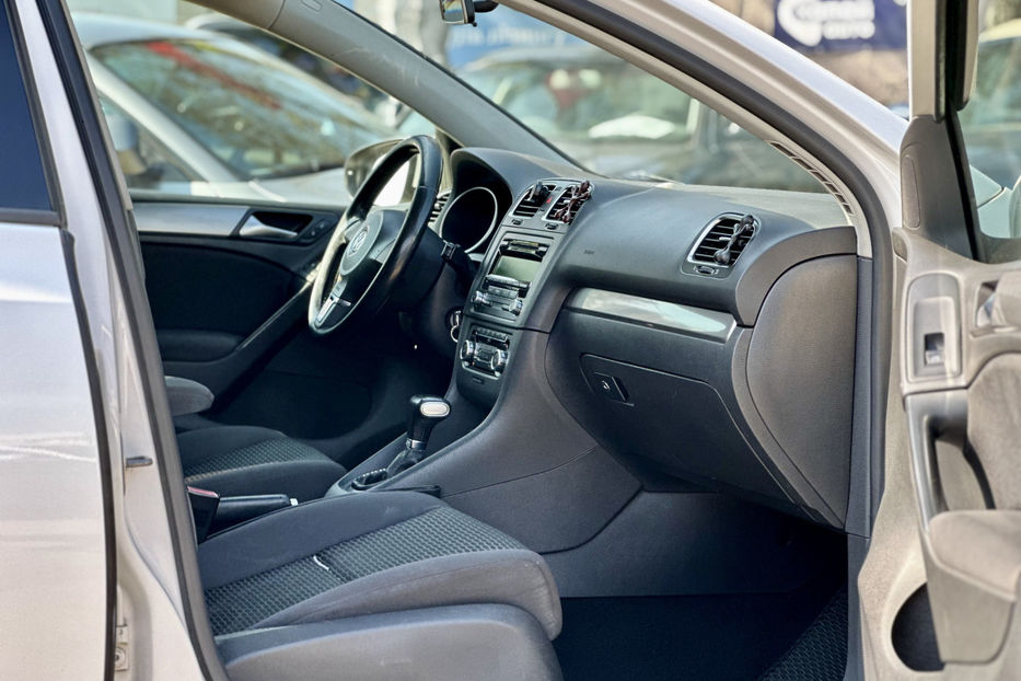 Продам Volkswagen Golf  VI 2010 года в Киеве
