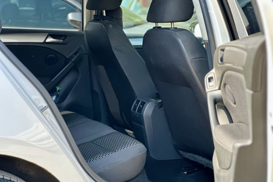 Продам Volkswagen Golf  VI 2010 года в Киеве