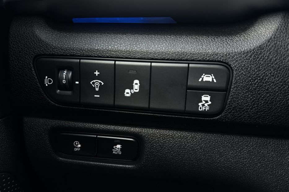 Продам Kia Niro 64 кВт Макс. комплектація Люк  2022 года в Львове