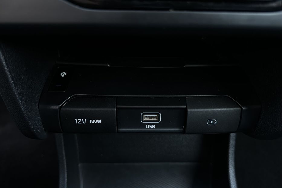 Продам Kia Niro 64 кВт Макс. комплектація Люк  2022 года в Львове