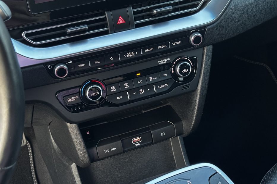 Продам Kia Niro 64 квт 2020 года в Львове