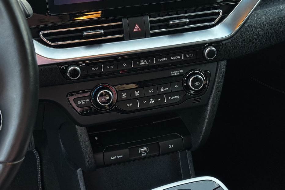 Продам Kia Niro 64квт  2021 года в Львове