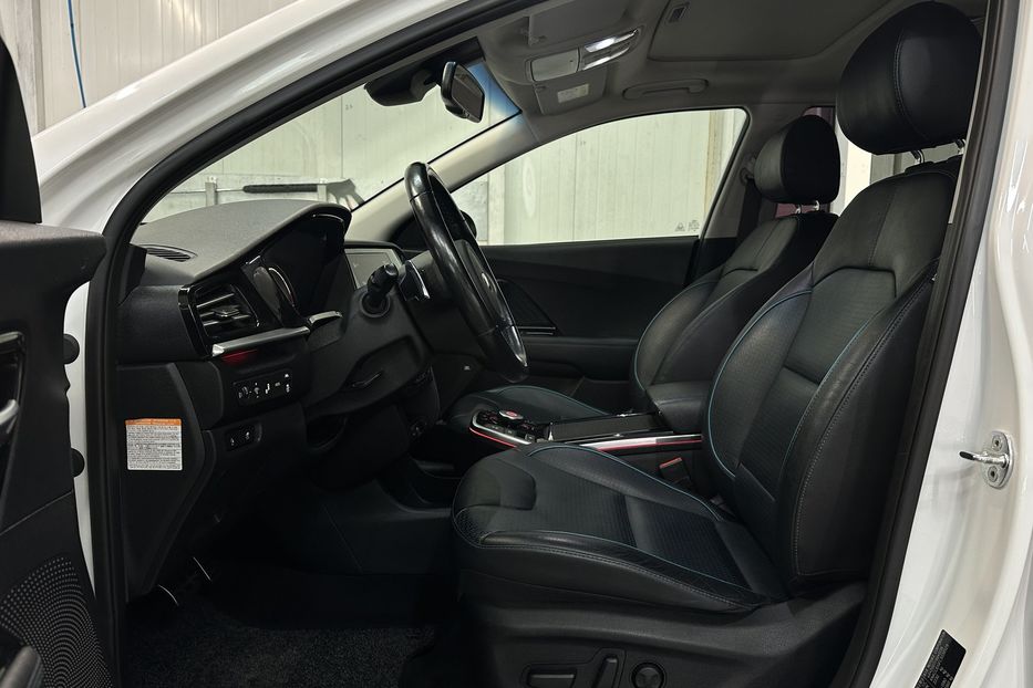 Продам Kia Niro 64 кВт Макс. комплектація Люк 2020 года в Львове
