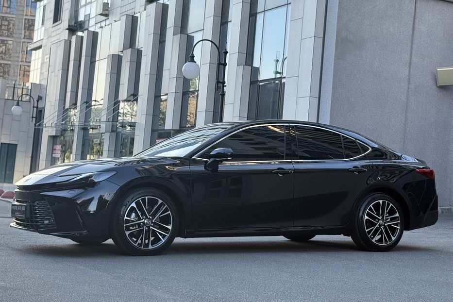 Продам Toyota Camry 80 Hybrid Premium + 2024 года в Киеве