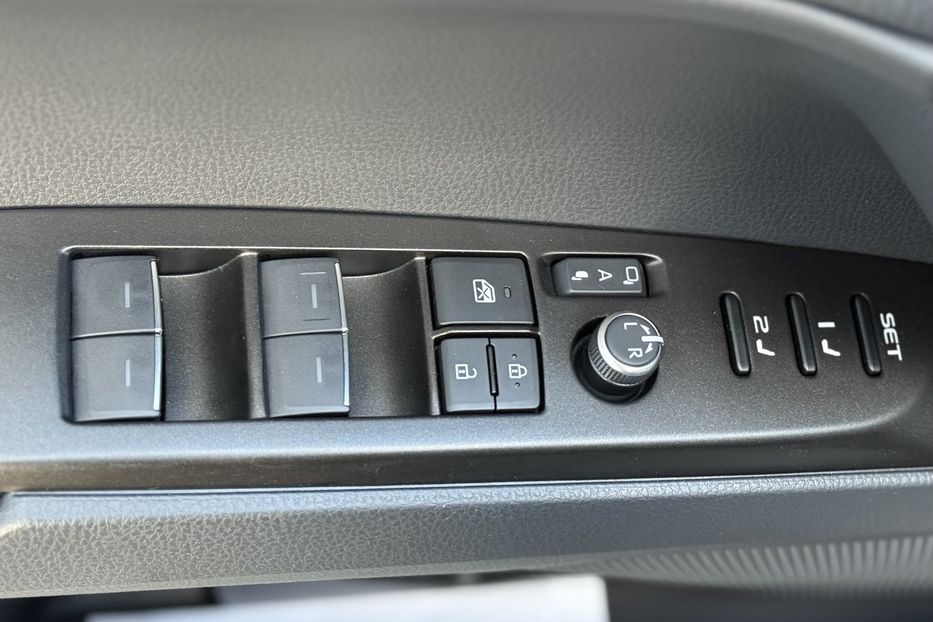 Продам Toyota Camry 80 Hybrid Premium + 2024 года в Киеве