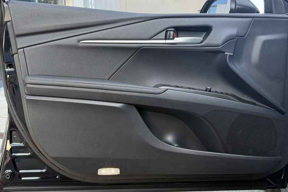Продам Toyota Camry 80 Hybrid Premium + 2024 года в Киеве