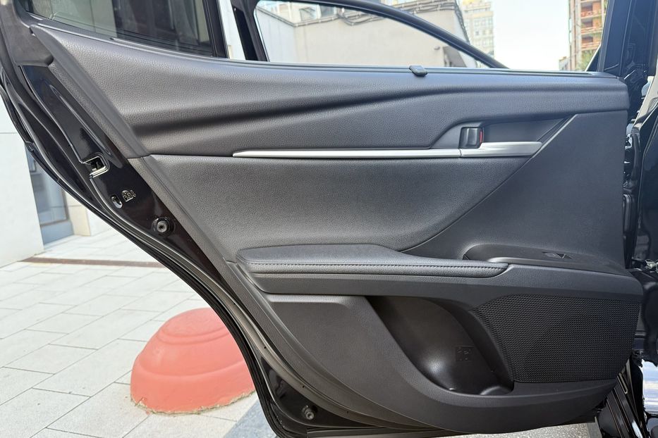 Продам Toyota Camry 80 Hybrid Premium + 2024 года в Киеве