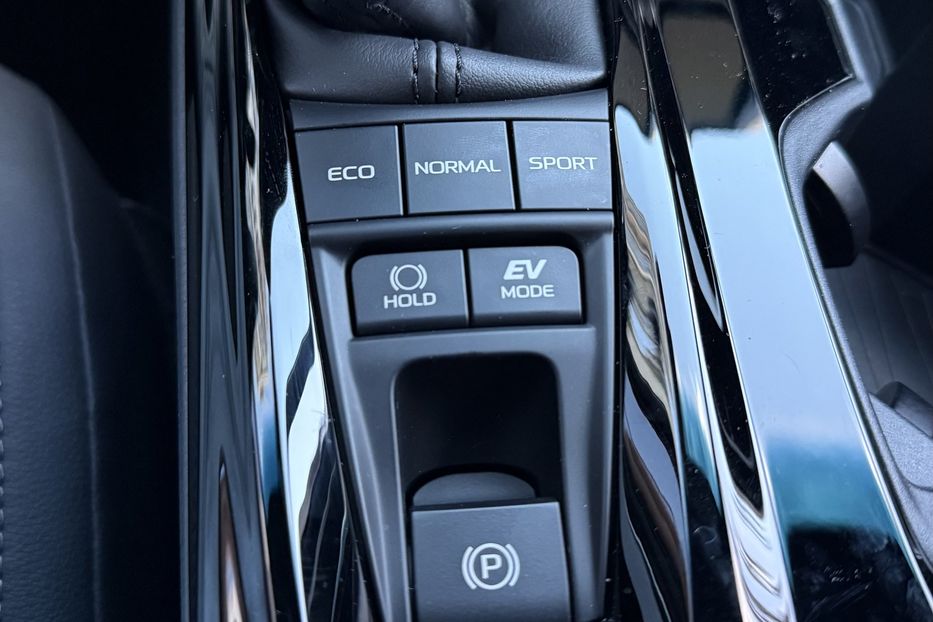 Продам Toyota Camry 80 Hybrid Premium + 2024 года в Киеве