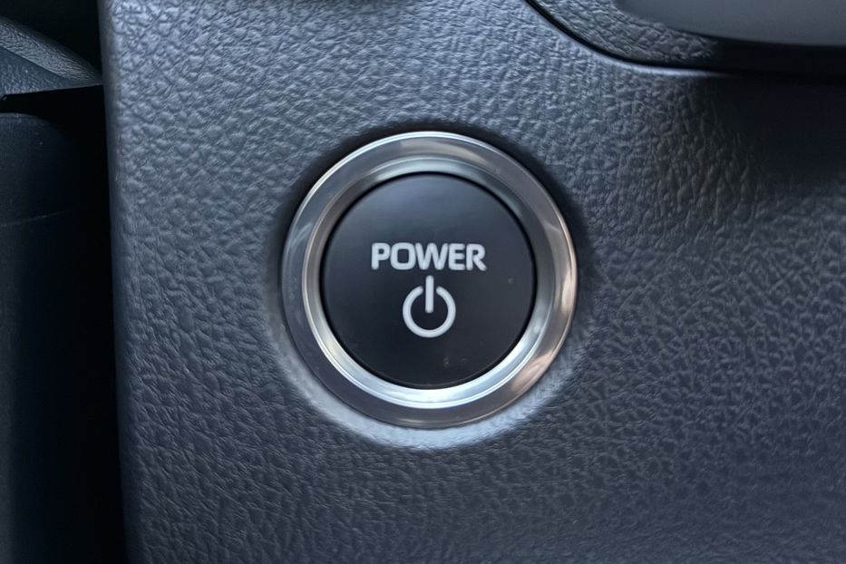 Продам Toyota Camry 80 Hybrid Premium + 2024 года в Киеве