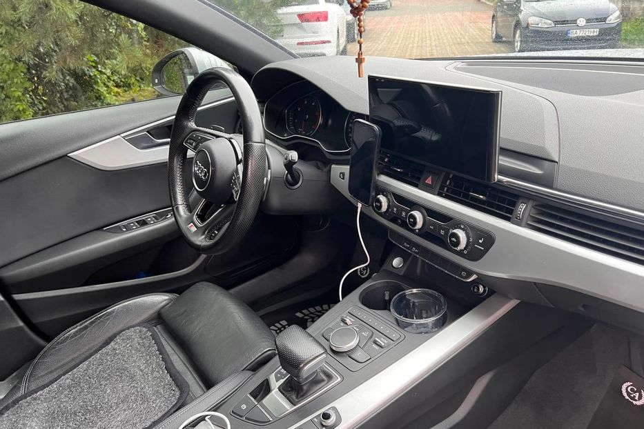 Продам Audi A4 2017 года в Черновцах