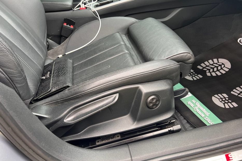 Продам Audi A4 2017 года в Черновцах