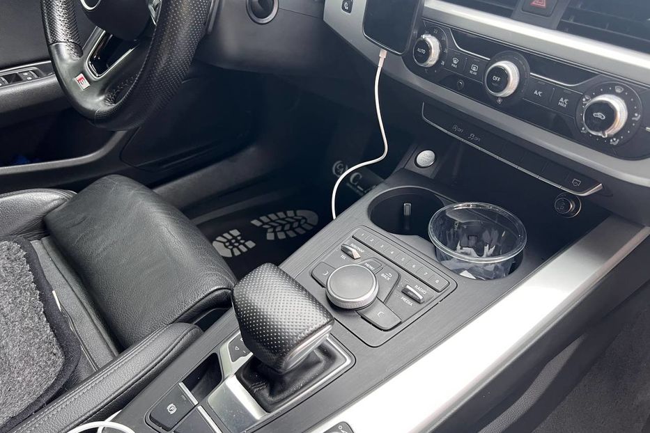 Продам Audi A4 2017 года в Черновцах