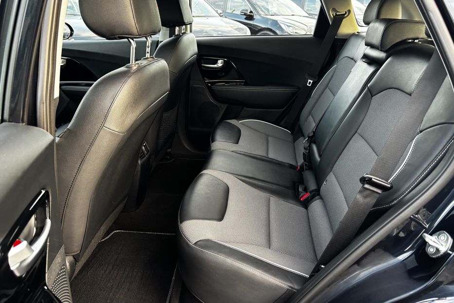 Продам Kia Niro 64 kwt 2021 года в Львове