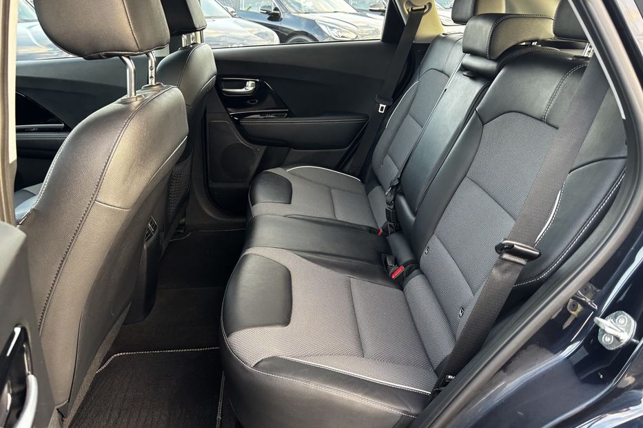 Продам Kia Niro 64 kwt 2021 года в Львове