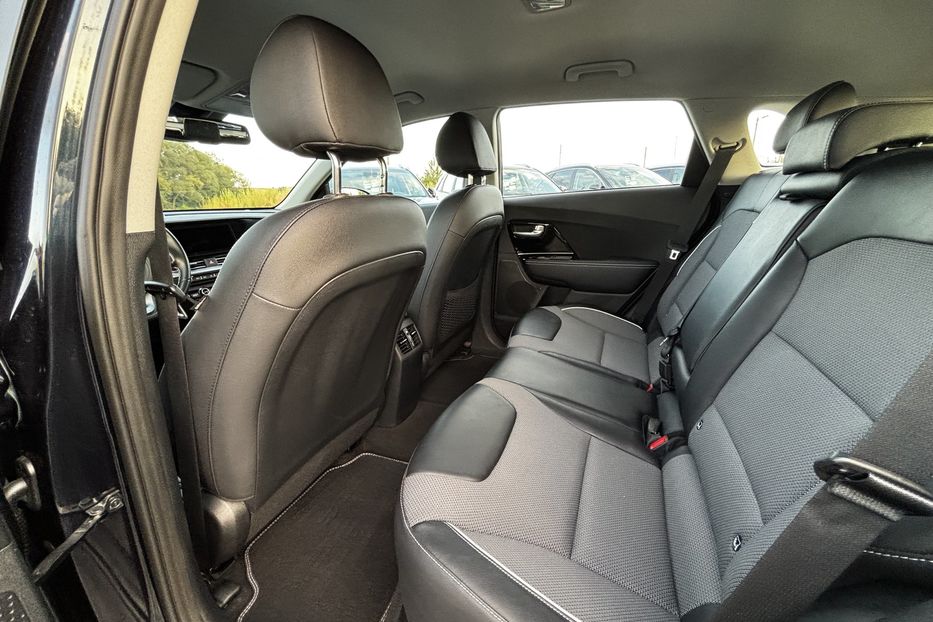 Продам Kia Niro 64 kwt 2021 года в Львове