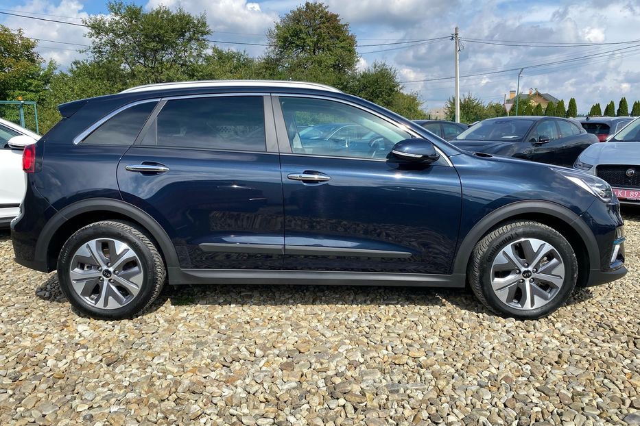 Продам Kia Niro 64 kWh Макс. комплектація Люк. 2021 года в Львове