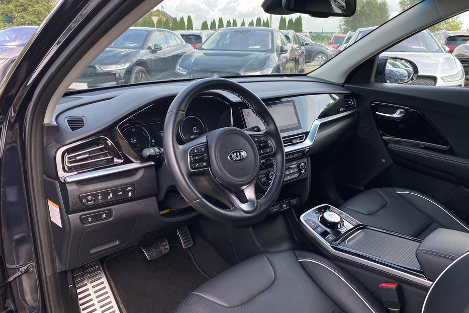 Продам Kia Niro 64 kWh Макс. комплектація Люк. 2021 года в Львове