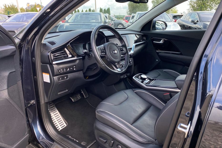 Продам Kia Niro 64 kWh Макс. комплектація Люк. 2021 года в Львове
