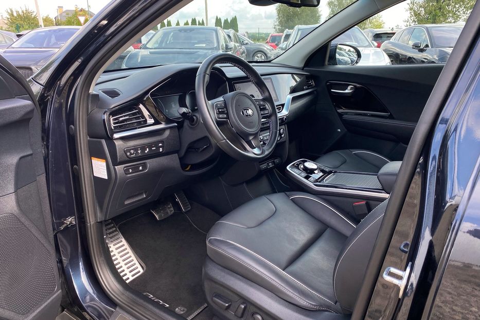 Продам Kia Niro 64 kWh Макс. комплектація Люк. 2021 года в Львове