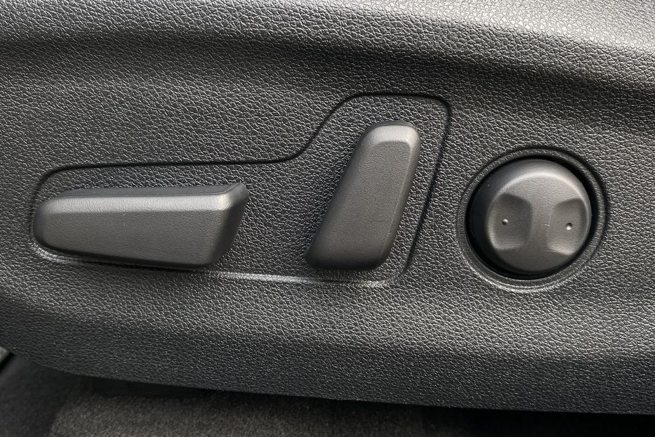 Продам Kia Niro 64 kWh Макс. комплектація Люк. 2021 года в Львове