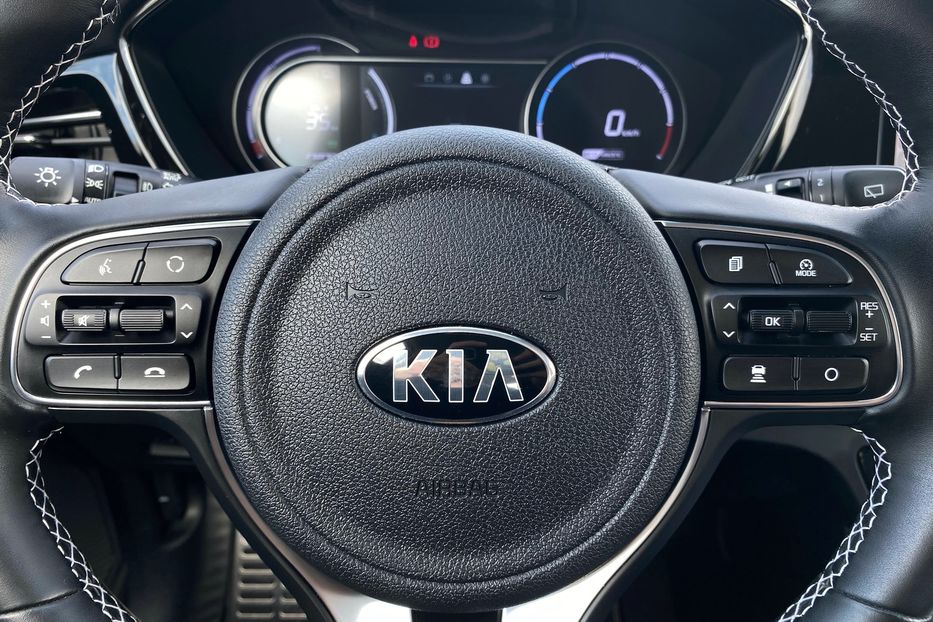 Продам Kia Niro 64 kWh Макс. комплектація Люк. 2021 года в Львове