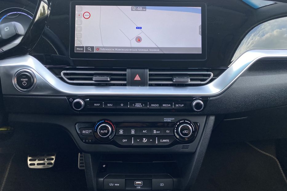 Продам Kia Niro 64 kWh Макс. комплектація Люк. 2021 года в Львове