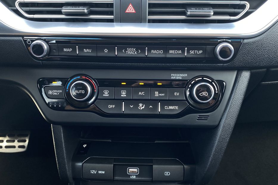 Продам Kia Niro 64 kWh Макс. комплектація Люк. 2021 года в Львове